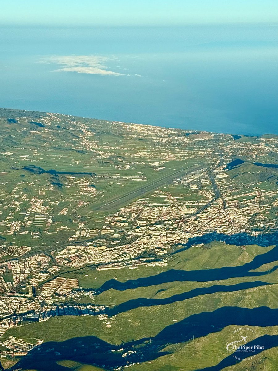 stani320's tweet image. Tenerife North airport on a ‘non cloudy’ day 😁🙏☀️ #tenerife #tfn #lalaguna #avgeek #canaries #canarias #airport