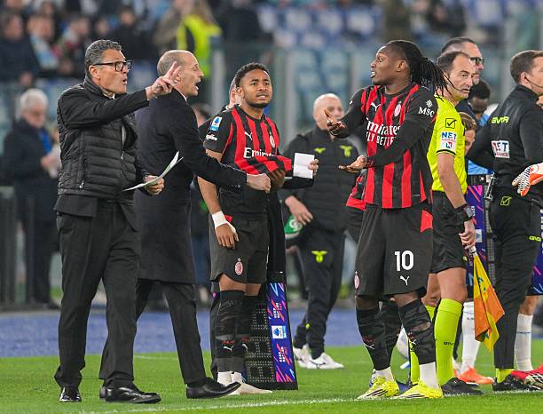 AyobBig's tweet image. 🔹 تغيير مركزه لـ "مهاجم صريح" بقرار من أليغري لم يساعده، بل ضاعف من معاناته البدنية والفنية.

🔹 سلوكياته المثيرة للجدل، مثل نقاشه الحاد مع أليغري بعد تبديل مباراة الأولمبيكو، سرعت من قرار "الاستغناء"

#Injuries #Allegri #Tactics #SempreMilan