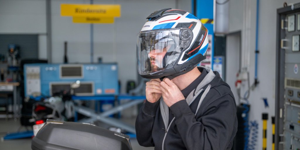 TCS_Suisse's tweet image. Test du TCS : Le TCS a comparé neuf casques moto disponibles sur le marché suisse, répartis entre modèles intégraux, modulables et jet. En savoir plus 👉 brnw.ch/test_casques_m…

#myTCS #Moto #Casque #Test