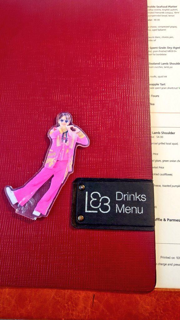 aU4uy4u1PMVBEeN's tweet photo. クラフトビールが有名なお店
高層階でマリーナベイサンズとか眺めることができる予約マストなお店
予約なしで行ってみたらなんとオッケー笑
しかも人気のテラス席
玄樹くんが大好きなトリュフチーズポテトフライ
めためた美味しかったー玄樹くん大好きなのわかりみー
#岩橋玄樹
#シンガポール
#Level33 https://t.co/mOEjlTNbDl