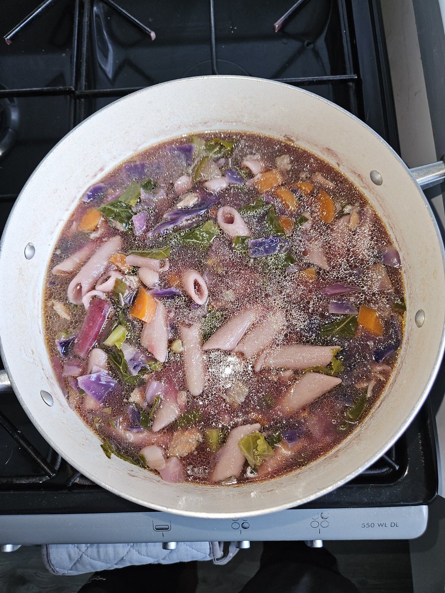 benmcphillips's tweet photo. Rise and shine. Pot on 🥬🍖🐕 https://t.co/5WSbpI8Bns