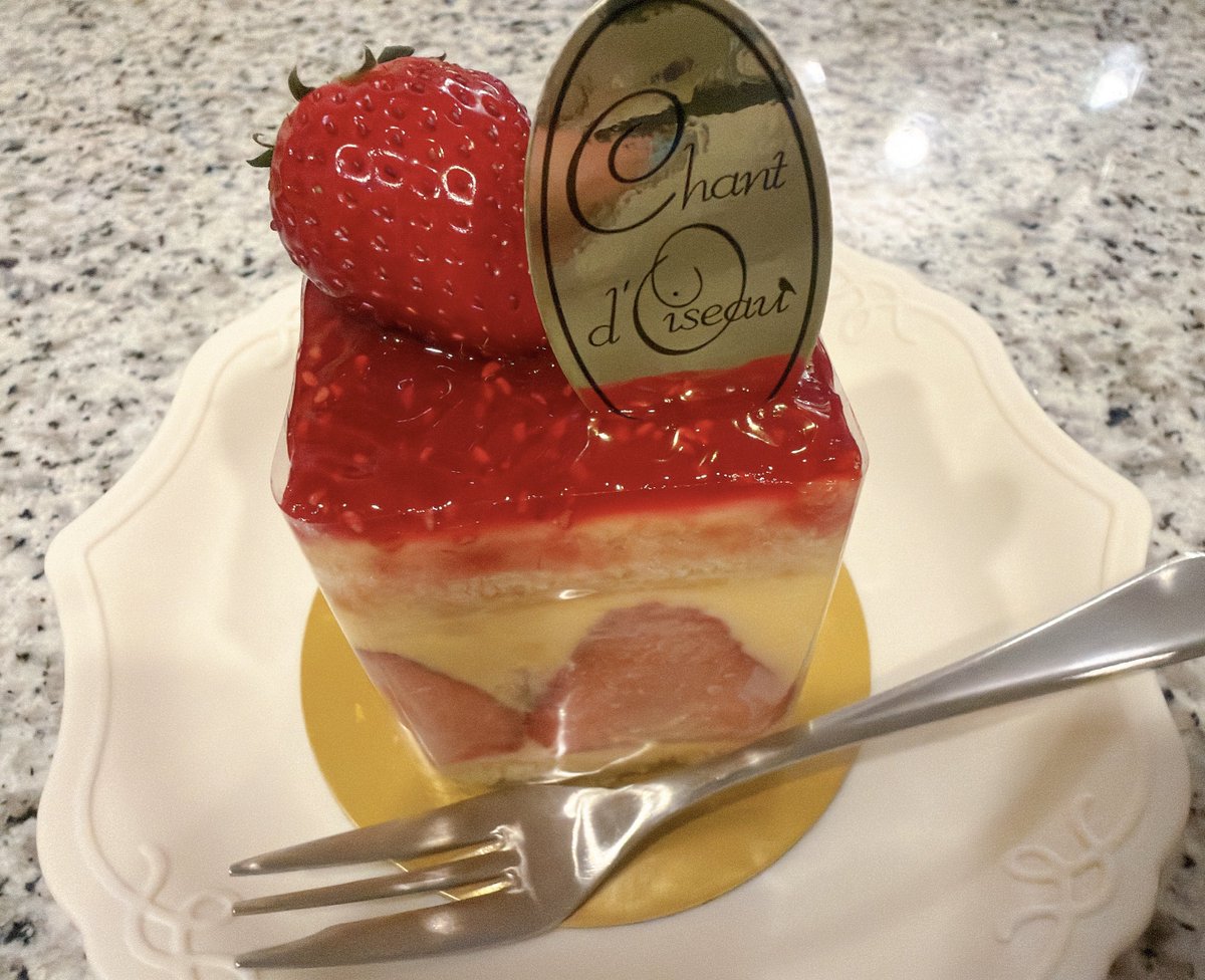 せっかく自分の誕生日に推しの生誕イベントがあるのに、無券のため在宅かつ仕事です( т т )おいしいケーキとごはん食べます( т т )