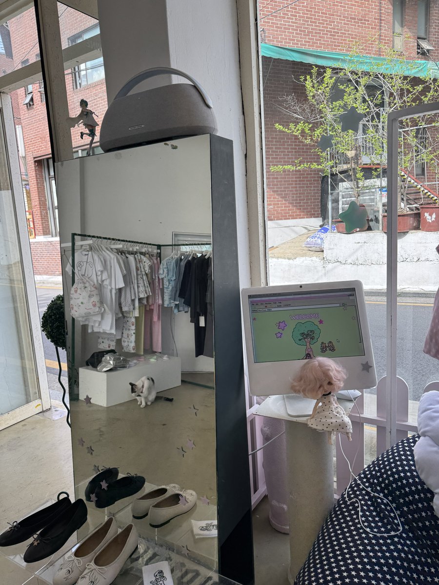 yutmeal's tweet photo. went to the most wishful store ever ⭐️🪽🍀 https://t.co/EFlxEjlGKi