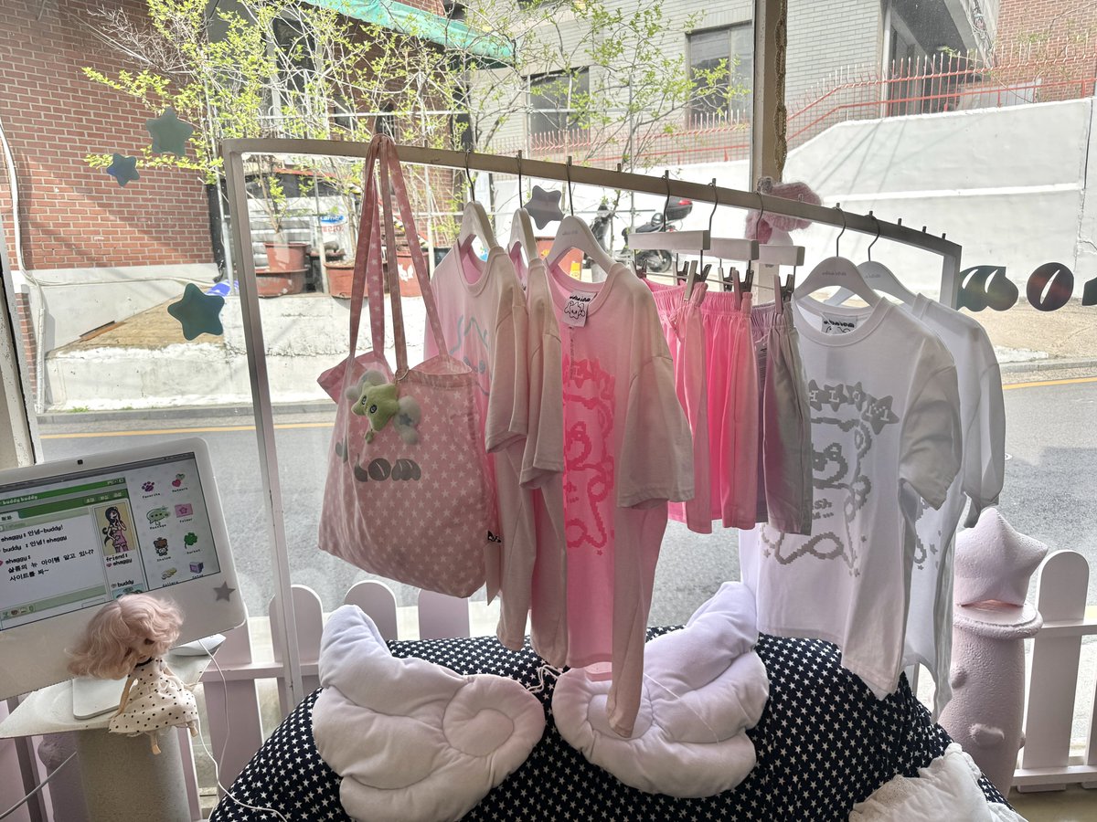yutmeal's tweet photo. went to the most wishful store ever ⭐️🪽🍀 https://t.co/EFlxEjlGKi