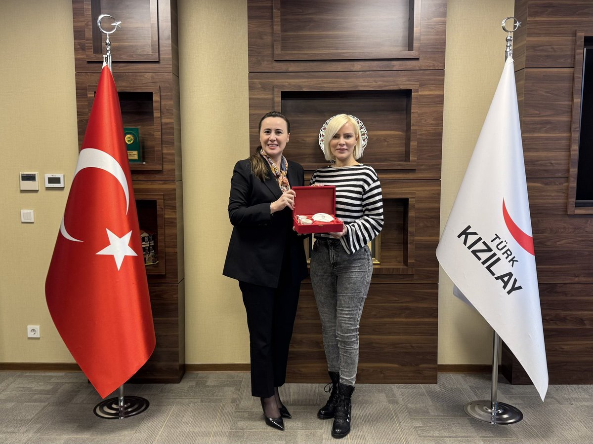 Milletle inatlaşan bu kadının acilen istifa etmesi gerekiyor Sayın Cumhurbaşkanım. <a href="/RTErdogan/">Recep Tayyip Erdoğan</a> 😡