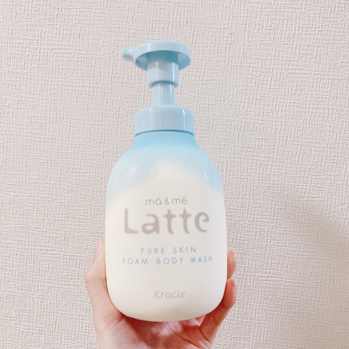 sae_oxs's tweet photo. クラシエさまからいただきました✨

きめ細かい泡で、ふわふわと気持ちいい使用感。

子ども達と一緒に使ったけど、嫌がらずに新しいボディソープに喜んでました🎵

パケも可愛いし、みんなで使えるのはやっぱり便利♡

#ガチモニター_マーアンドミーラッテ https://t.co/kbDBKm28wl