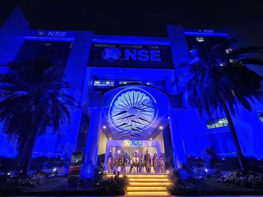 Parthtweets004's tweet photo. National Stock Exchange of India की इमारत को B. R. Ambedkar की जयंती की सम्मान स्वरूप नीली रोशनी से जगमगाया गया।

यह भारत के संविधान के शिल्पकार और उनके न्याय, समानता और गरिमा के स्थायी आदर्शों को समर्पित एक उपयुक्त सम्मान है।

#AmbedkarJayanti #BRAmbedkar #BabasahebAmbedkar https://t.co/tNlt9f9N5w