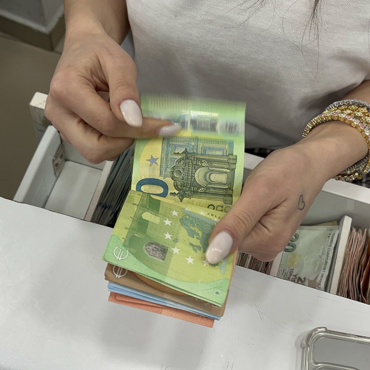 SİYAH SANCAK tweet media