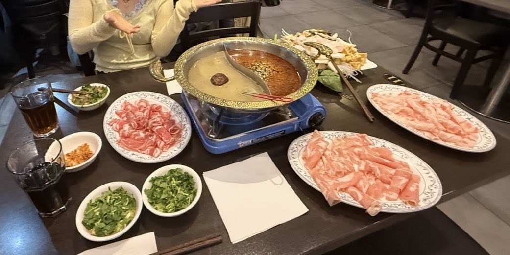 jmicn's tweet photo. 節約・貯金するって決めたのに、頻繁に火鍋食べたくなっちゃってだめだ。今も食べたいもん。 https://t.co/BZliOlNjVh