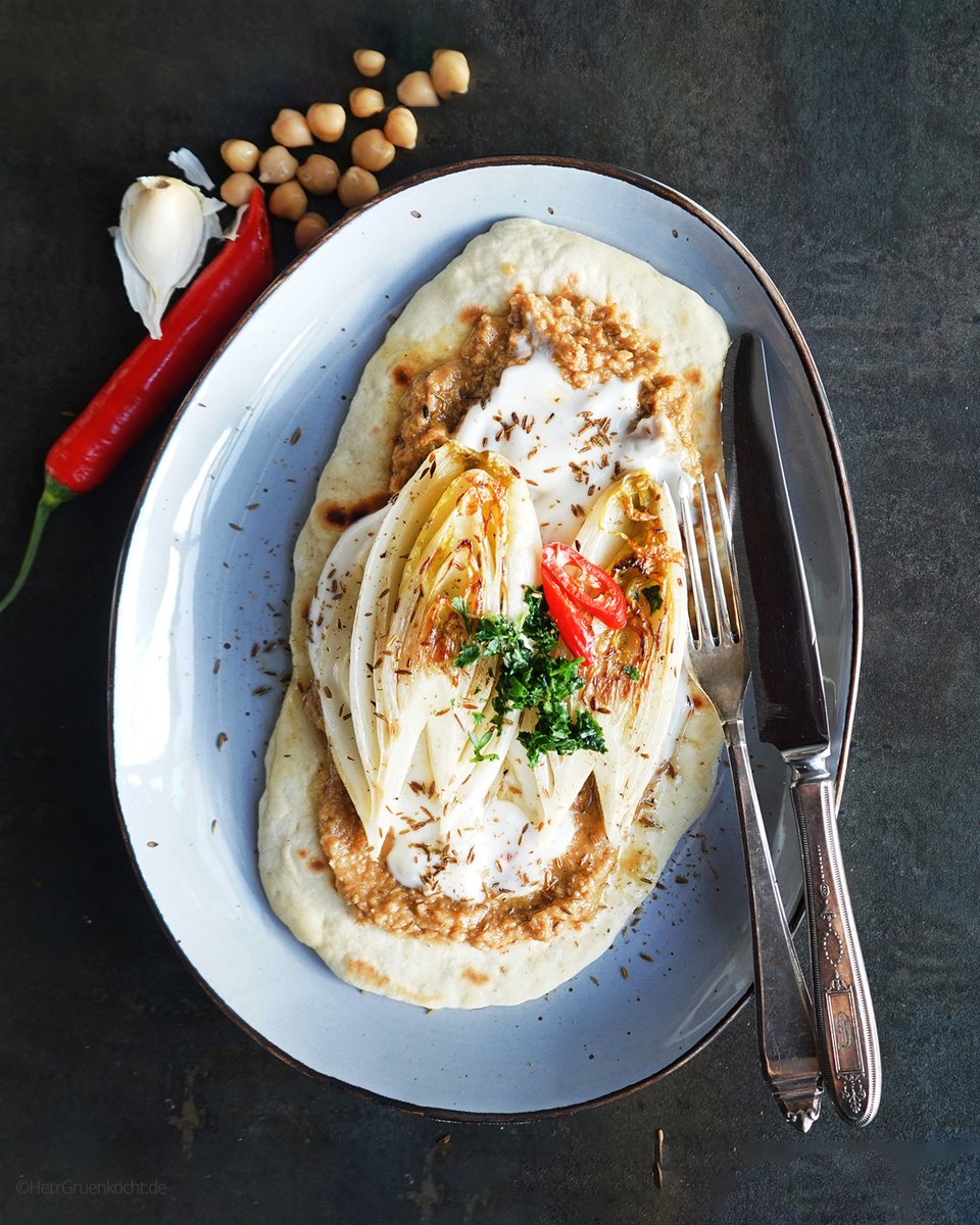 HerrGruenkocht's tweet photo. Geschmorter Chicorée auf Fladenbrot mit einer Sesam-Kichererbsencrème und Joghurt
https://t.co/vBd2vjyXzM
#Chicoree #Fladenbrot #Joghurt #Sesam #Kichererbsen #HerrGruenkocht #vegetarisch #vegan https://t.co/0MwYDHDctG