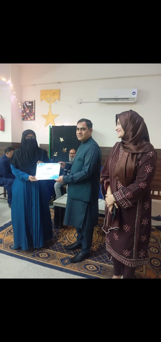 جامعۃ  المحصنات لاڑکانہ کیمپس کی فارغ التحصیل طالبہ خدیجۃ الکبریٰ جنھوں نے گزشتہ سال ایم فل کی ڈگری حاصل کی اور اس وقت پاک فضائیہ کے تحت (فضائیہ انٹر کالج شہباز ) میں بطور اسلامیات ٹیچر خدمات سر انجام دے رہی ہیں ۔ الحمد للّٰہ  اس سال "بہترین استاد " کا ایوارڈ حاصل کیا۔