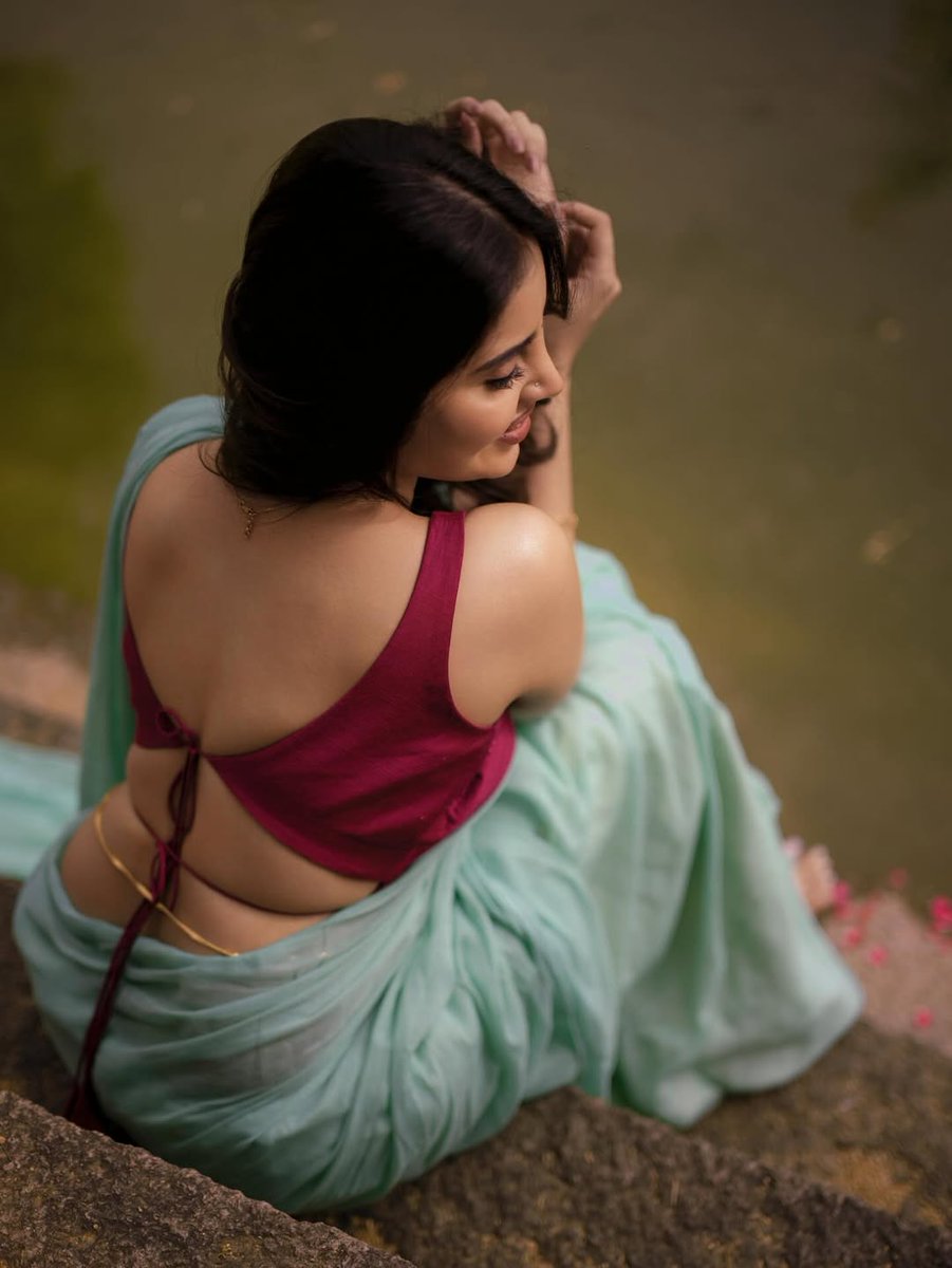 Yours Framefully tweet media