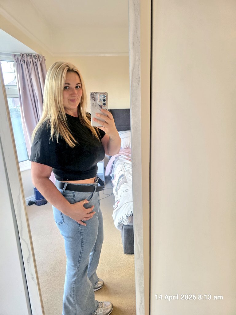 Poppy Hart tweet media