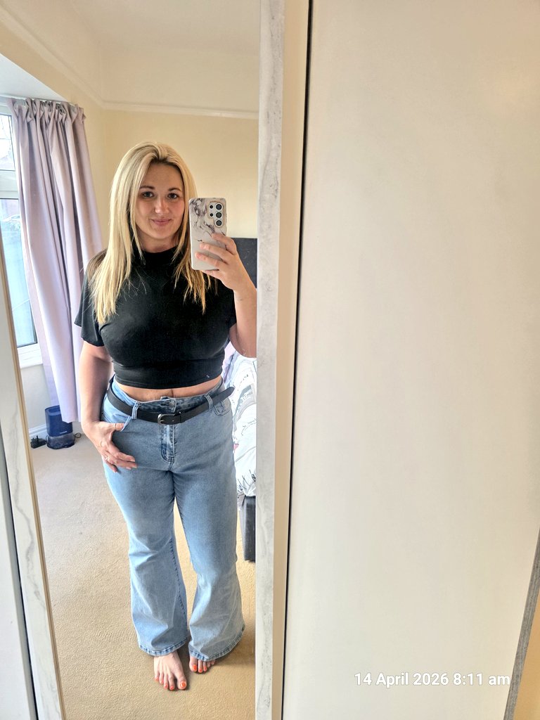 Poppy Hart tweet media