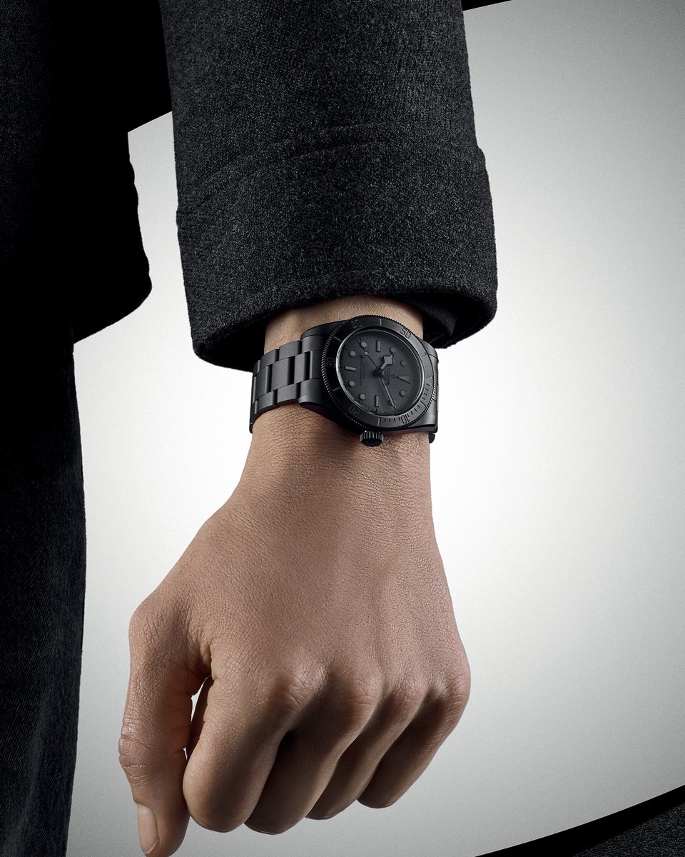 baldassarreted's tweet photo. Tudor continues to innovate at Watches and Wonders 2026 with a brand new edition of the Black Bay Ceramic. Where once it was the first watch to launch Tudor’s METAS efforts, now we see it as a platform for innovation by way of a brand new ceramic bracelet in a three-link layout with a proprietary double folding clasp.

Details here: https://t.co/XojKjG9PPm

It remains in the 41mm format that we know, but this new bracelet elevates the look and feel considerably.