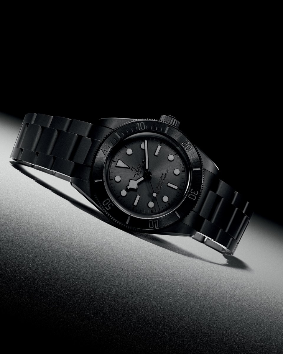 baldassarreted's tweet photo. Tudor continues to innovate at Watches and Wonders 2026 with a brand new edition of the Black Bay Ceramic. Where once it was the first watch to launch Tudor’s METAS efforts, now we see it as a platform for innovation by way of a brand new ceramic bracelet in a three-link layout with a proprietary double folding clasp.

Details here: https://t.co/XojKjG9PPm

It remains in the 41mm format that we know, but this new bracelet elevates the look and feel considerably.