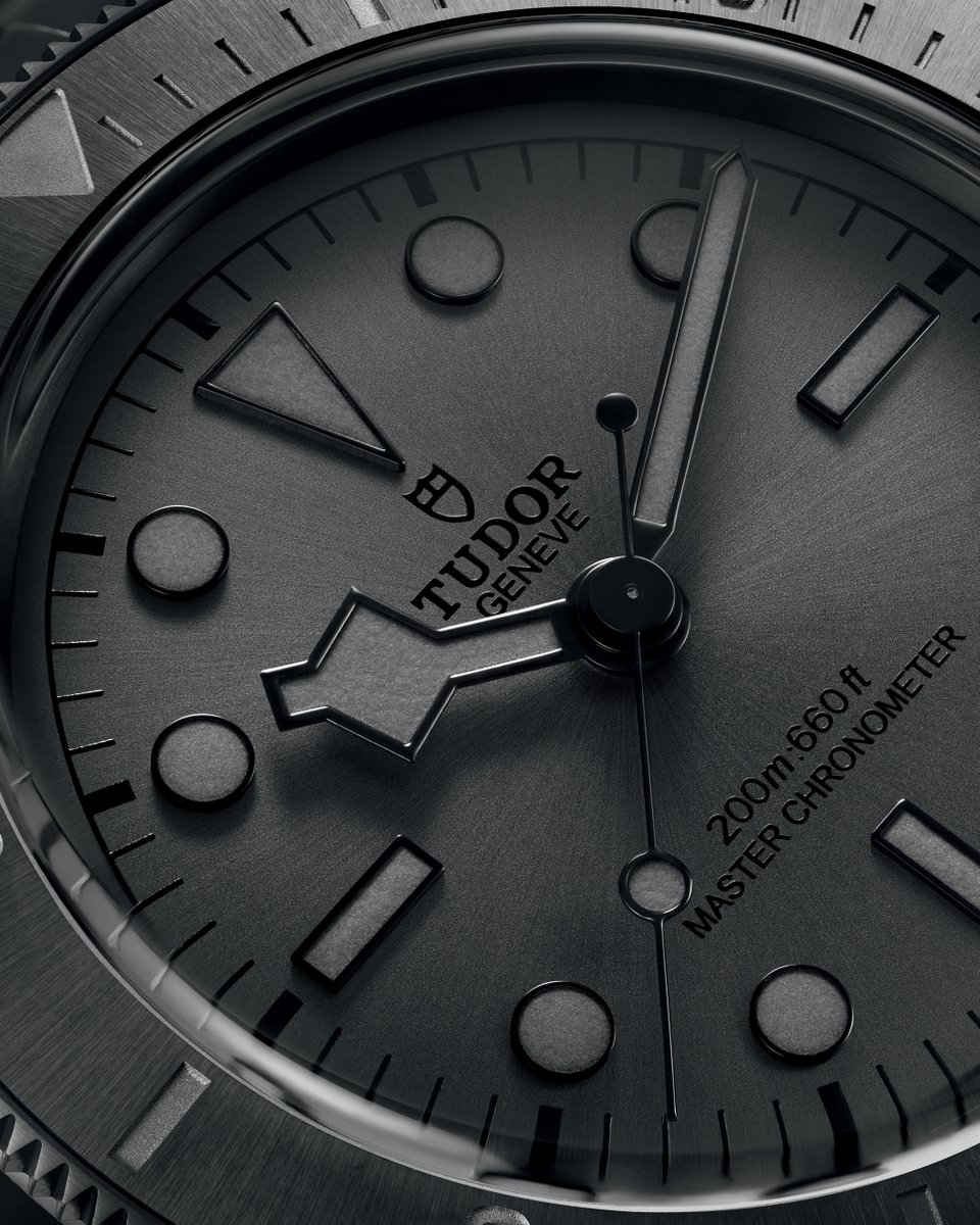 baldassarreted's tweet photo. Tudor continues to innovate at Watches and Wonders 2026 with a brand new edition of the Black Bay Ceramic. Where once it was the first watch to launch Tudor’s METAS efforts, now we see it as a platform for innovation by way of a brand new ceramic bracelet in a three-link layout with a proprietary double folding clasp.

Details here: https://t.co/XojKjG9PPm

It remains in the 41mm format that we know, but this new bracelet elevates the look and feel considerably.