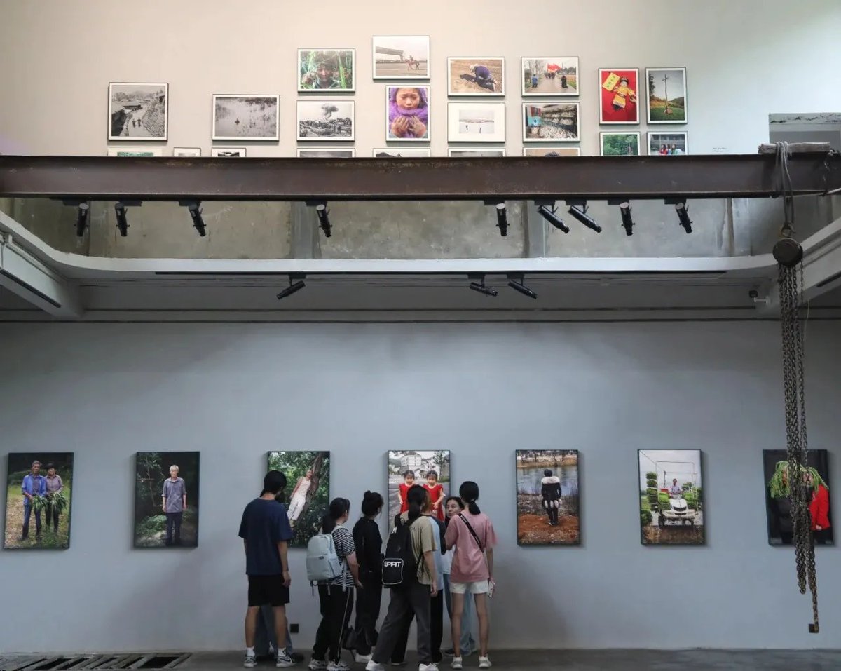 zhulong69167306's tweet photo. Longyou Xikou has a surprise! The old gatehouse becomes Mud Photo Studio, the old dance hall turns into Dance Art Museum, where film light and retro steps awaken idle spaces, carry rural memories and show a new rural revitalization look. #FilmArt #Longyou https://t.co/5Zc5RUecoY