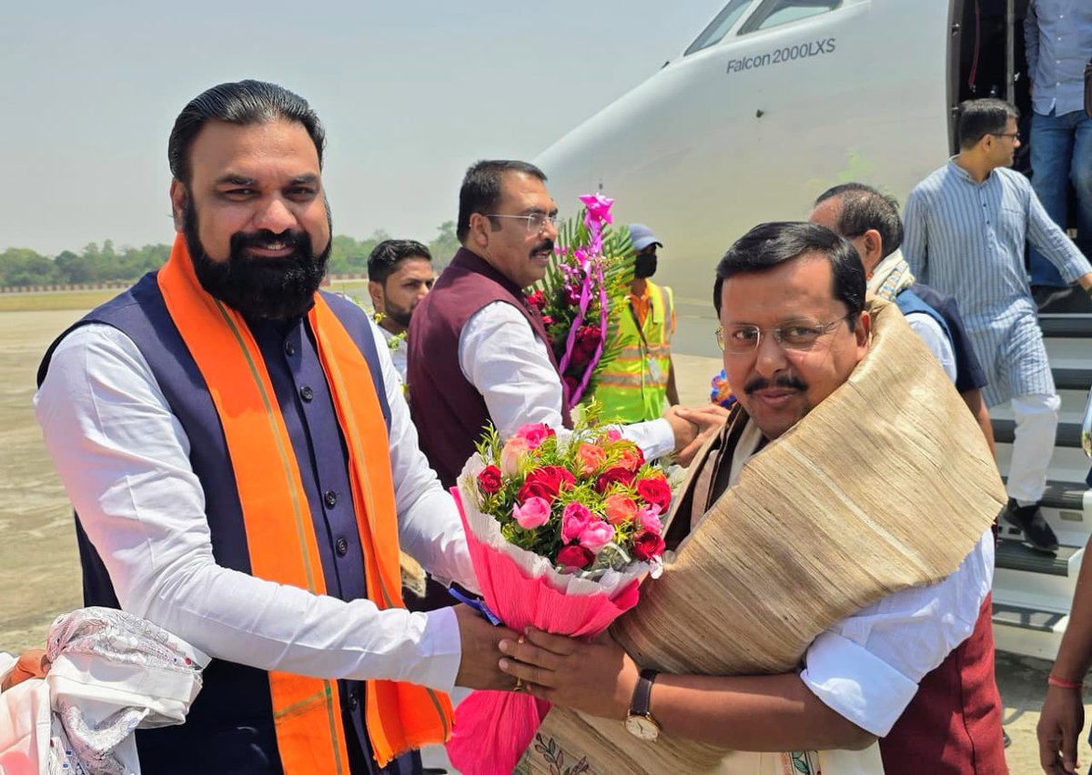 samrat4bjp's tweet image. पटना एयरपोर्ट पर भाजपा के यशस्वी राष्ट्रीय अध्यक्ष श्री @NitinNabin जी और माननीय केंद्रीय मंत्री श्री @ChouhanShivraj जी का अंगवस्त्र भेंटकर हार्दिक स्वागत-अभिनंदन किया।

#Bihar #patna #NDA4Bihar