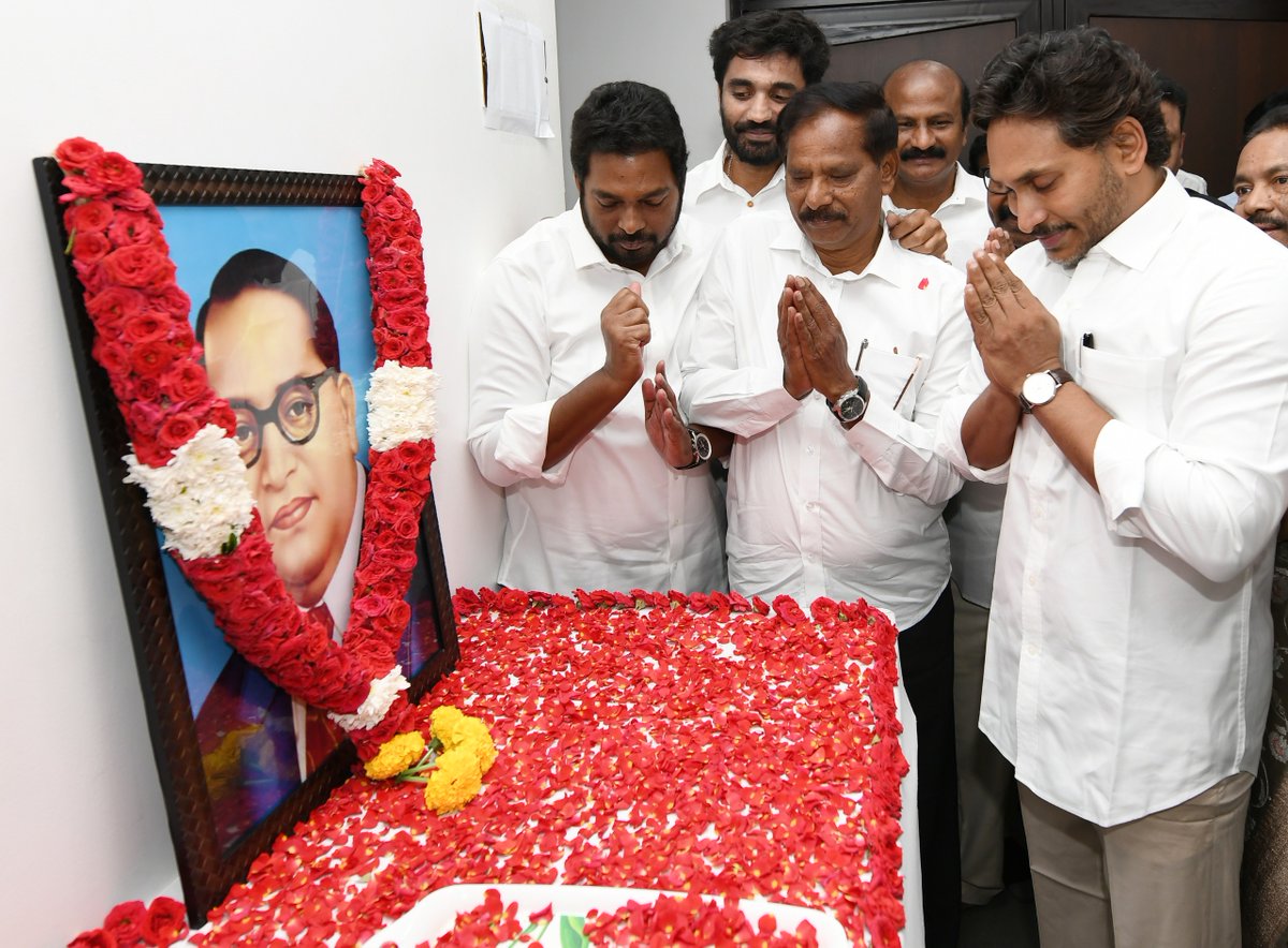 YSRCParty's tweet photo. భారత రాజ్యాంగ రూపకర్త డాక్టర్‌ బీఆర్ అంబేద్కర్‌ గారి 135వ జయంతిని పురస్కరించుకుని తాడేపల్లిలోని వైయస్‌ఆర్‌సీపీ కేంద్ర కార్యాలయంలో ఘనంగా వేడుకలు

అంబేద్కర్ గారి చిత్రపటానికి పూలమాలలు వేసి నివాళులర్పించిన పార్టీ అధినేత వైయస్ జగన్ గారు, పార్టీ నేతలు, కార్యకర్తలు

#AmbedkarJayanti
#StatueOfSocialJustice
#JaiBhim