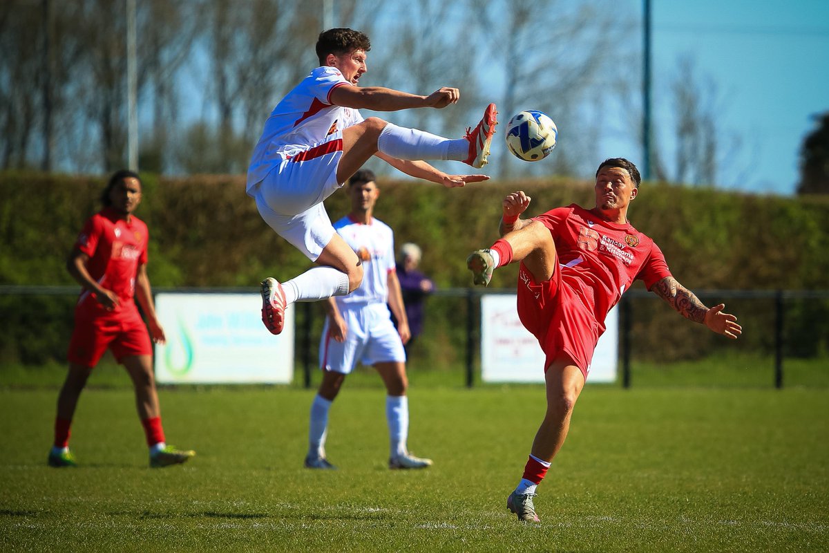 swsportsnews's tweet image. REGIONAL FOOTBALL TONIGHT 
it's a busy Tuesday... 
hit the link for tonight's regional football #fixtures 
southwestsportsnews.com/football/fixtu… 
#supportlocal #SouthFootball #WestFootball #SWFootball @SWSportsNews since 2008 ⚽️
action! 📷 courtesy &amp;amp; ©️ @johncuppy @CirenTownFC @CorshamTownFC