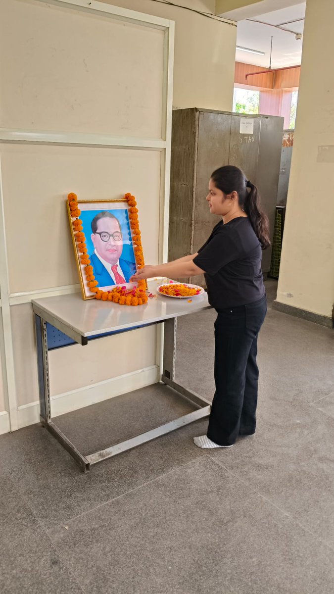 आज दिनांक 14.4.2026 को भारतीय खाद्य निगम, मंडल कार्यालय, बठिंडा  में  डॉ. भीमराव अंबेडकर की जयंती के उपलक्ष्य  मंडल प्रबंधक श्री पूरण  सिंह  मर्तोलिया एवं कर्मचारियों ने डॉ. अंबेडकर के समर्पण, उनके विचारों और सामाजिक न्याय के प्रति योगदान को नमन करते हुए श्रद्धांजलि अर्पित की।