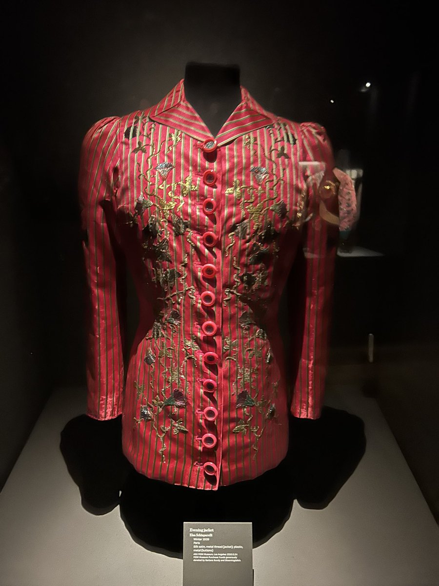 kateStrasdin's tweet image. What a feast for the eyes, the Schiaparelli show @V_and_A was spectacular and inspiring, illuminating the possibilities of fashion and art in collaboration. Here a selection of the #1930s from daytime tailoring to all the glam of evening wear #fashionhistory