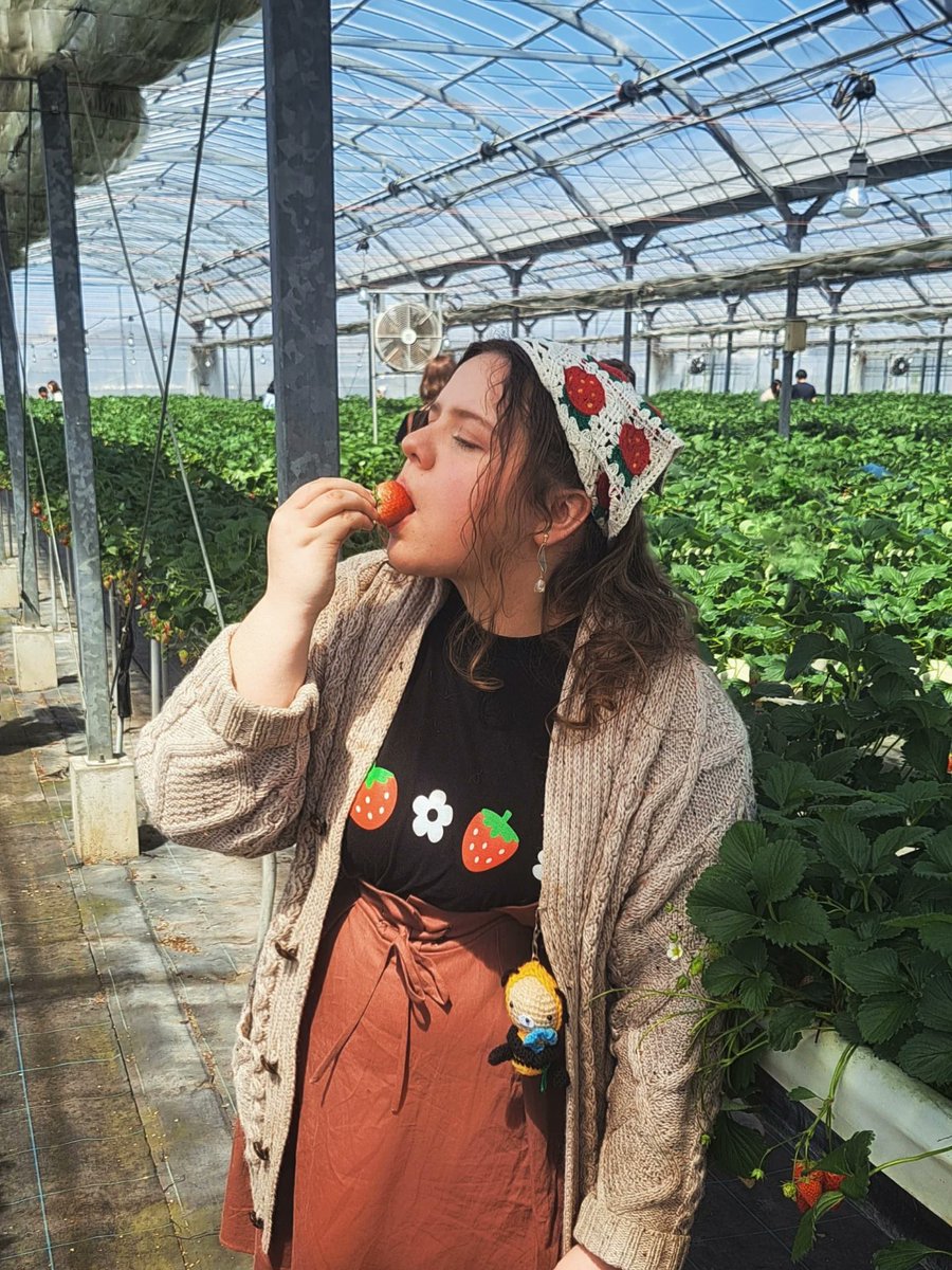 kittykat9312's tweet photo. Starting out the new term with strawberries 🍓 https://t.co/jeJ5wXEXJ1