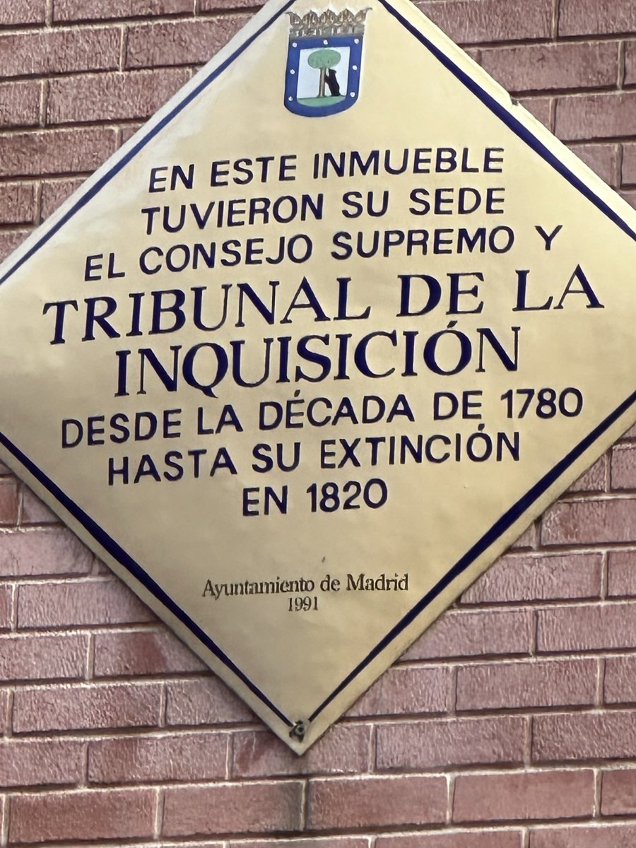 En el edificio contiguo al Senado estuvo la Santa Inquisición. A veces, ciertas actuaciones parecen sacadas de esa época. Quizá cuando se jubile Juez Peinado, pueda coordinar comisiones del PP en la Cámara Alta… porque sus métodos suenan más al pasado que al presente.