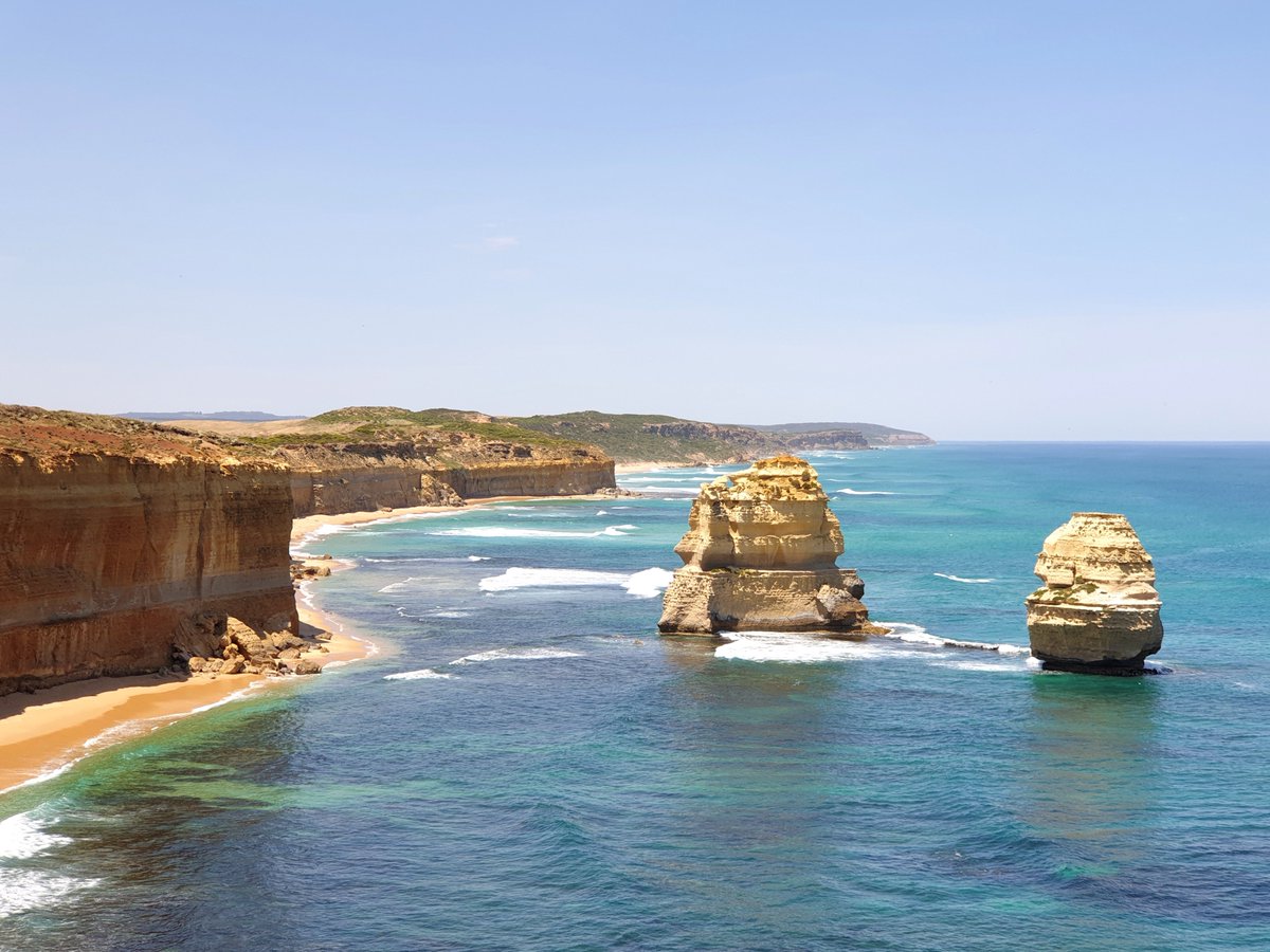 Omg, I totally forgot to post a beach view yesterday...hope you like it. It's a shot close to the twelve apostles in Australia back in 2019