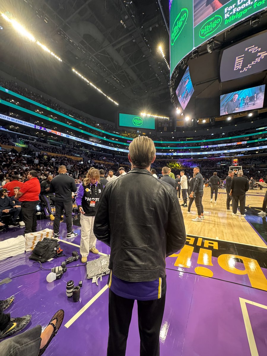 KableMan24's tweet photo. The greatest experience in sports 💜💛 #lakers #nba https://t.co/6nJKcORxlA