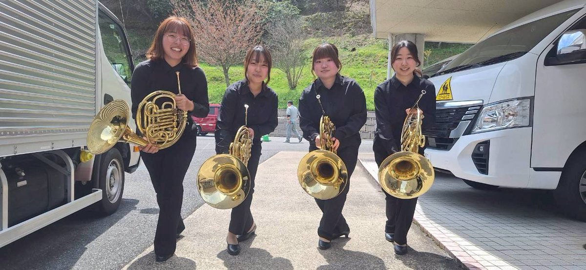 yubbhorn's tweet photo. こんにちは！山大吹奏ホルンパートです📯

4/12日に萩市佐々並にて開催されたささなみさくらまつりで演奏しました！

佐々並オールスターズのみなさんとの「マツケンサンバⅡ」の演奏は特に大盛り上がりでした！

佐々並のみなさん、聞いてくださったみなさん、ありがとうございました！🙌 https://t.co/IGCtctUcCd