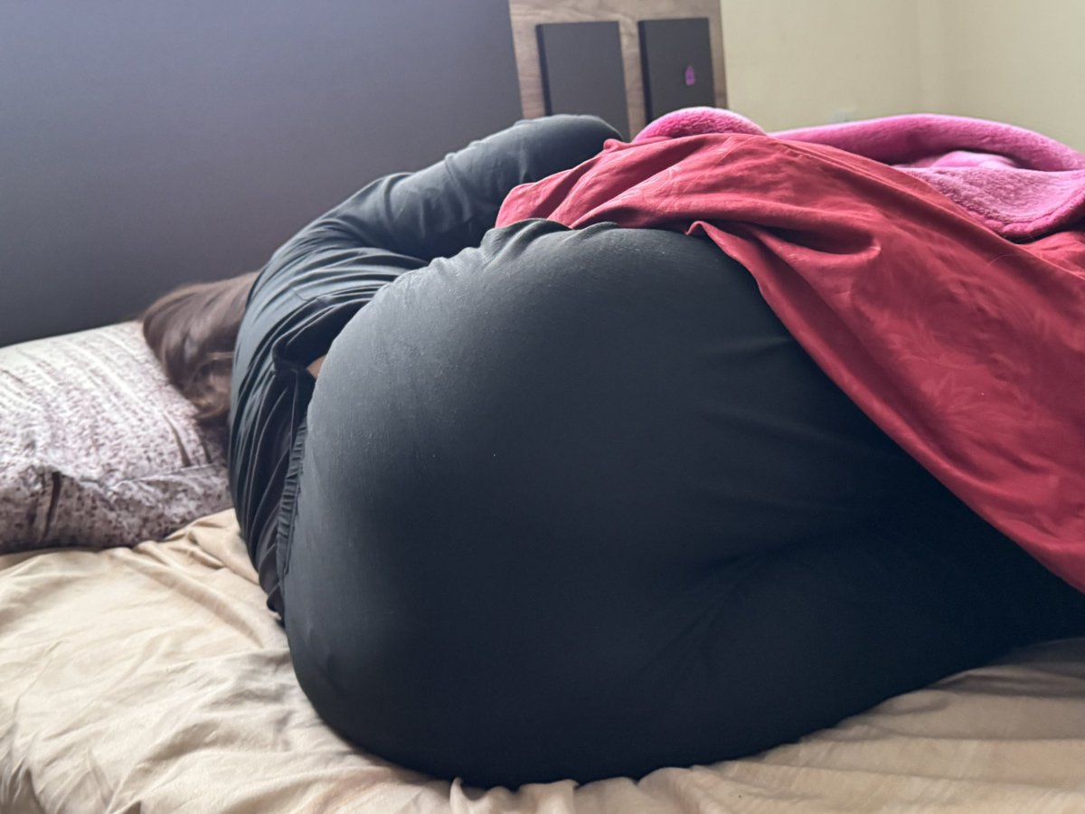geraincest1's tweet photo. Nos sigue aportando más sobre la puta gorda y deliciosa de su madre y su rico culo @KatiaLaCulona 

Se reciben aportes al dm 
#incestoconmamá #incest #dormida #mamá #puta https://t.co/JOc8zW6kli