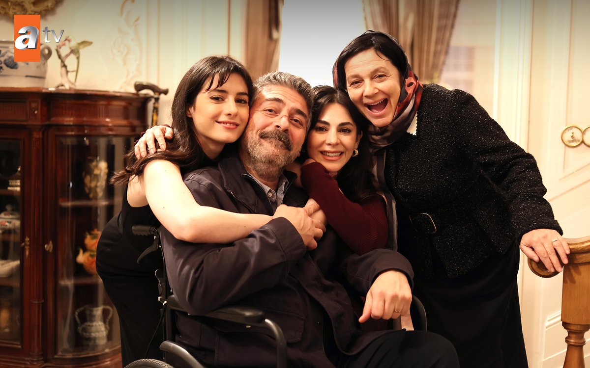 abitvdizisi's tweet photo. Bölüm gününe özel karelerle geldik! Çok güzeliz. 😍
A.B.İ. yeni bölümüyle bu akşam 20.00’de atv’de!
#AbiDizisi @atvcomtr https://t.co/JU9UhBQa49