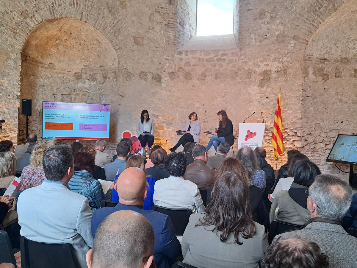 CNLTarragona's tweet photo. El conseller Vila presenta al Camp de Tarragona la Guia per a l'elaboració de plans d'impuls al català i 40 propostes per als ajuntaments: https://t.co/1PD7kLPIEA

@cpnlcat  @llenguacatalana https://t.co/Hwsyj5cI08