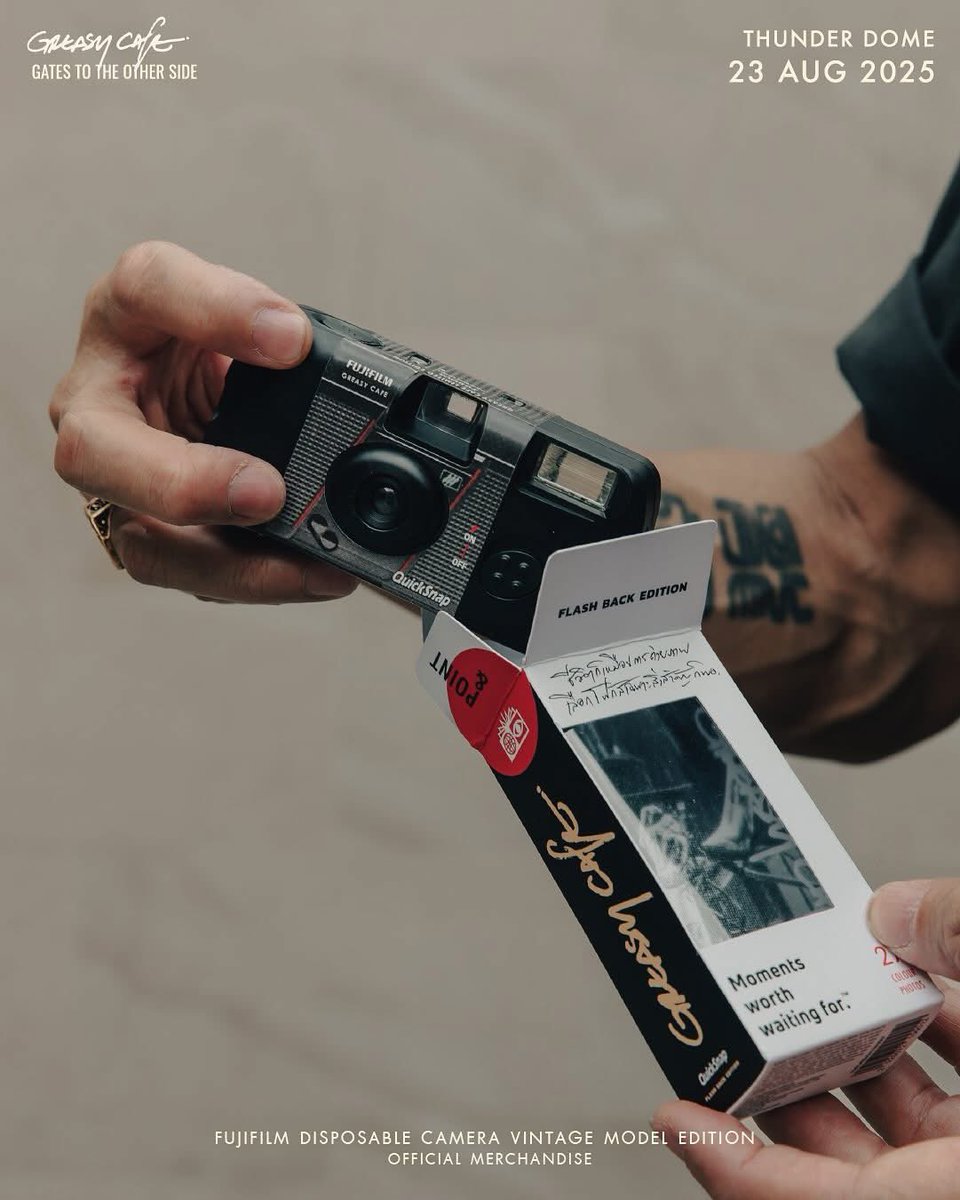 gholsr's tweet photo. #พร้อมส่ง 🔥 กล้องฟิล์ม Fujifilm QuickSnap Flash Back Edition ที่ระลึกคอนเสิร์ตใหญ่ Greasy Cafe : Gates To The Other Side 
- ถ่ายได้ทั้งหมด 27 ภาพ 
- เป็นกล้องฟิล์มแบบใช้แล้วทิ้ง 

1590 💸 รวมส่ง ปณ.

#greasycafe #geasycafegatestotheotherside #fujifilm https://t.co/AS32BWxY9U