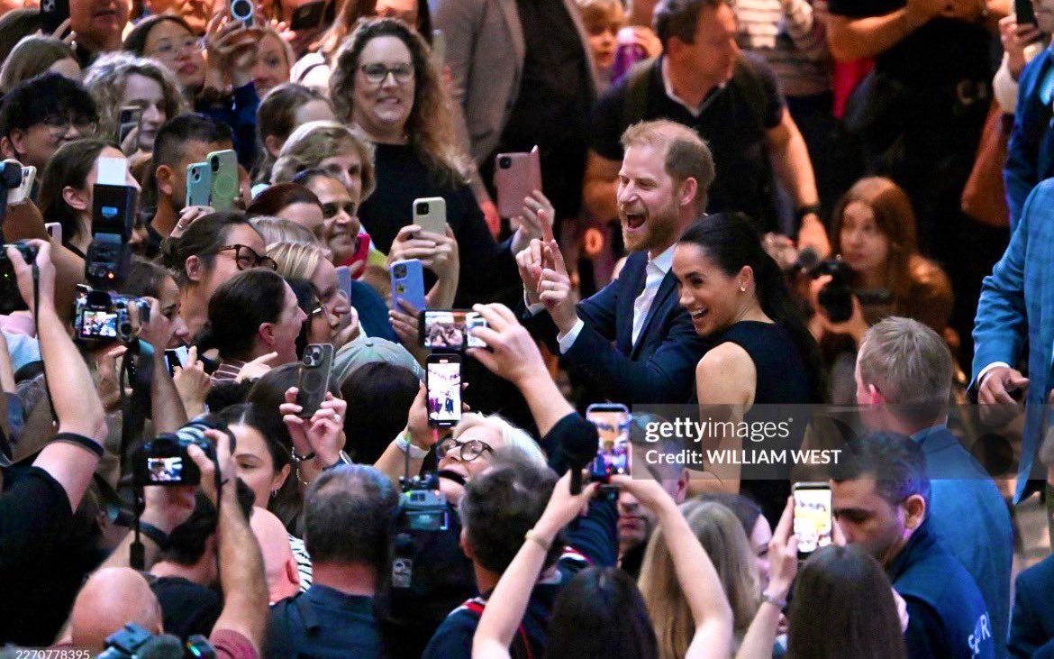 ADH_Do's tweet photo. Amazing pics to wake up to, what a welcome 💖 #HarryAndMeghan #Melbourne https://t.co/o1S2kjXIVJ