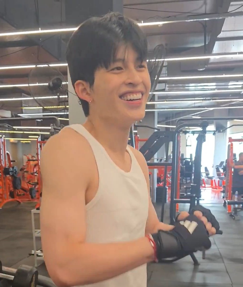 ⎯ หนมปัง 𐙚⋆🍞 tweet media