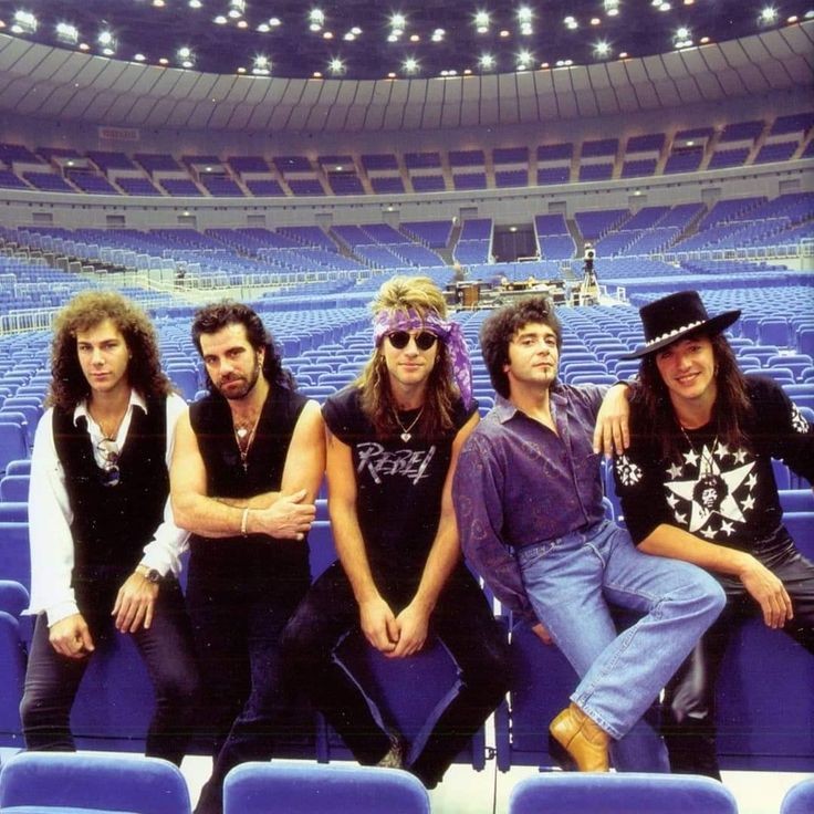 lena836's tweet photo. Happy Tuesday Jovi friends ❤️ 
#BonJovi https://t.co/XTr9JYnlTP