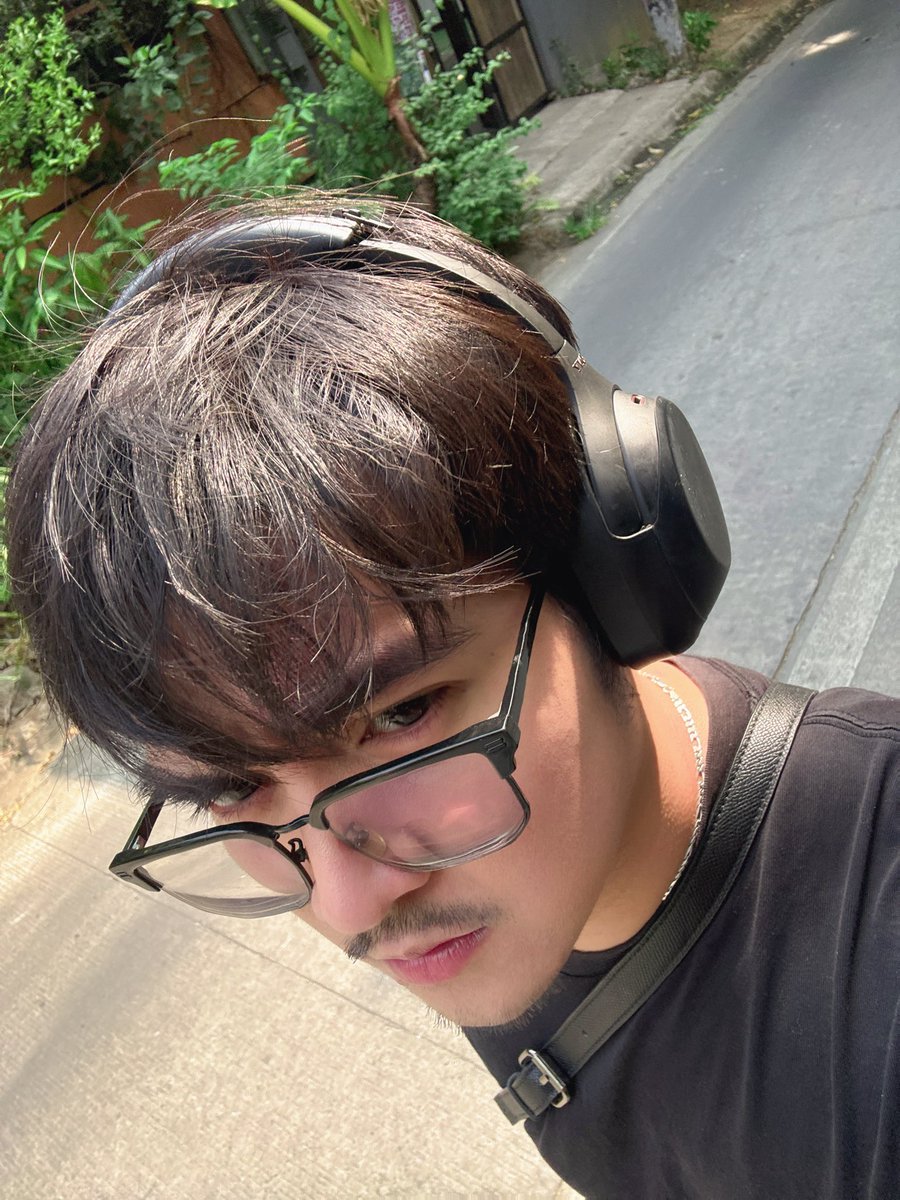 Ed_Mar019's tweet photo. Walking 1km under the burning sun just to catch a ride… daily grind hits different. 😁 https://t.co/48A00HoN59