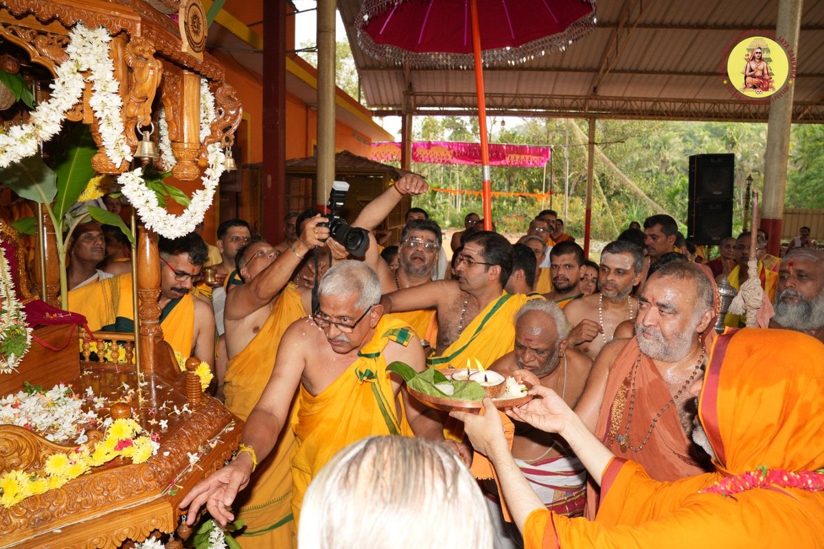 KanchiMatham's tweet image. Yatra of Jagadguru Pujyashri Shankara Vijayendra Saraswathi Shankaracharya Swamiji to Karnataka- Pujya Shankaracharya Swamiji visited Sri Ramachandrapuram Math, Mani, Peraje,#Karnataka (12 April, 2026) #kamakoti #shankaracharya