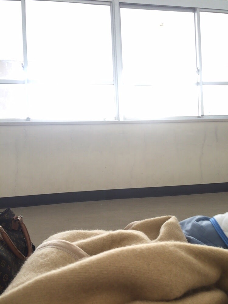 熊本地震から10年

当時震源地に住んでいて、震度7を2回経験
家は大規模半壊し、避難所は鮨詰めで受け入れ困難
やむを得ず小学校の廊下で2週間家族と寝泊まり。

1日1回支給される缶詰が、痛く美味しかった🥲

当時ライフライン全て止まったので
10年経った今も、携帯充電が80%下回ると不安になる😂