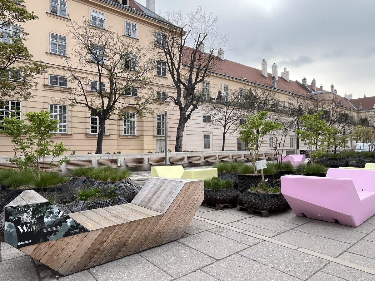 Daniel Landau tweet media