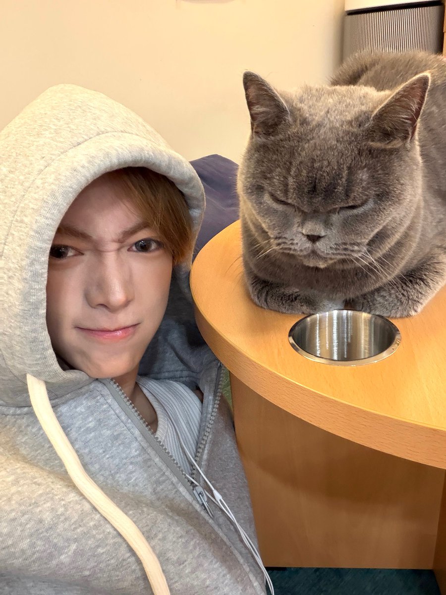 TWSLATION_'s tweet photo. [250414] #HANJIN WV POST

🐰: sooo cute

#한진 #TWS #투어스 @TWS_PLEDIS https://t.co/VBZ80Ndllv