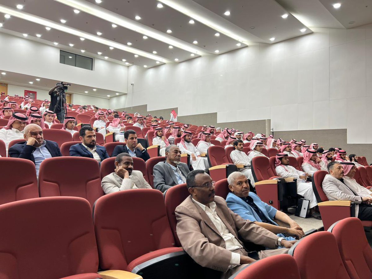 كلية الأعمال tweet media