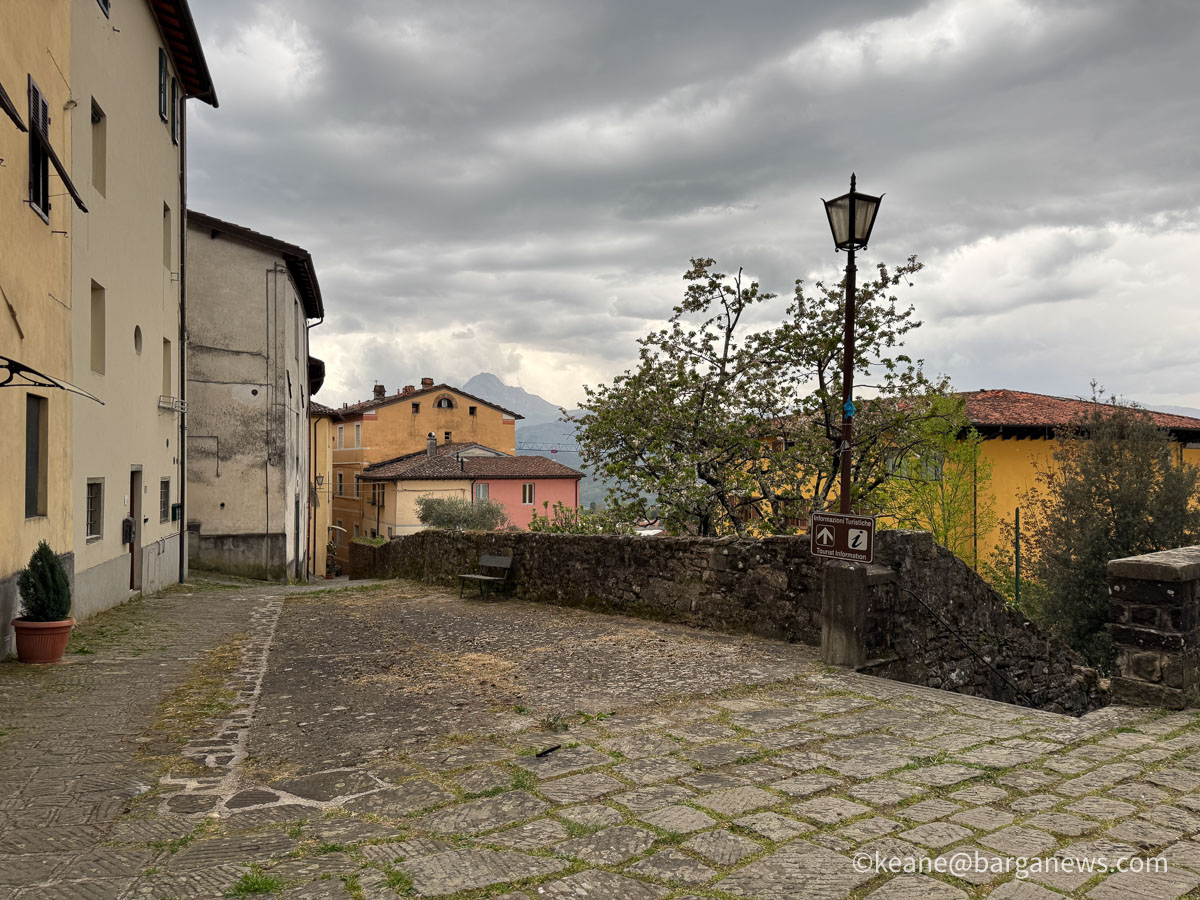 barganews's tweet image. Piazza del Crocifisso no longer off limits 👉 CLICCA QUI per altre immagini e l'articolo completo - 👉 CLICK HERE for more images and the full article:  barganews.com/2026/04/piazza…

#Barga #barganews #BargaVecchia #toscana #Keane