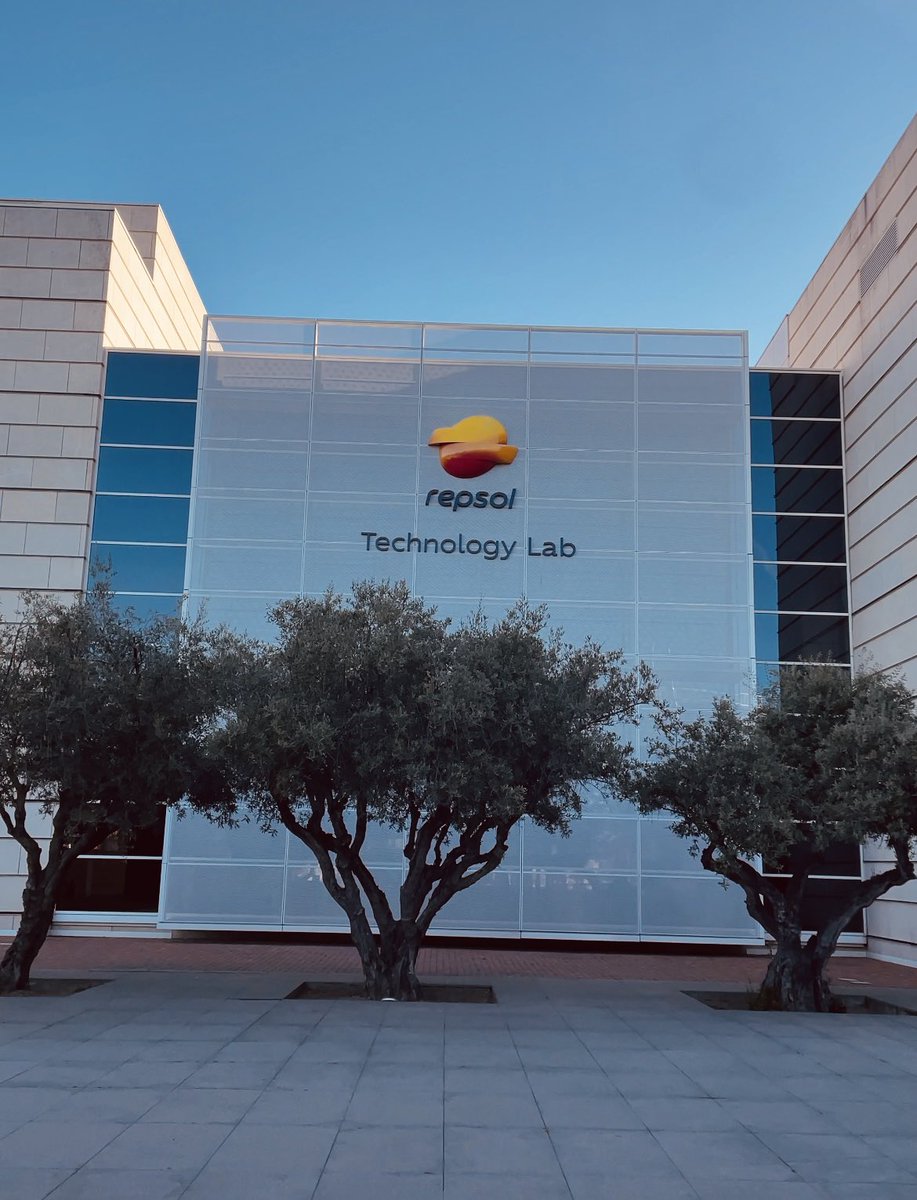 box_repsol's tweet photo. Hoy hemos venido al TECH Lab de @Repsol para contaros novedades en el mundo del motor.

Acompañanos 👀

#BoxRepsol 
#TechLab https://t.co/foypfBcscp