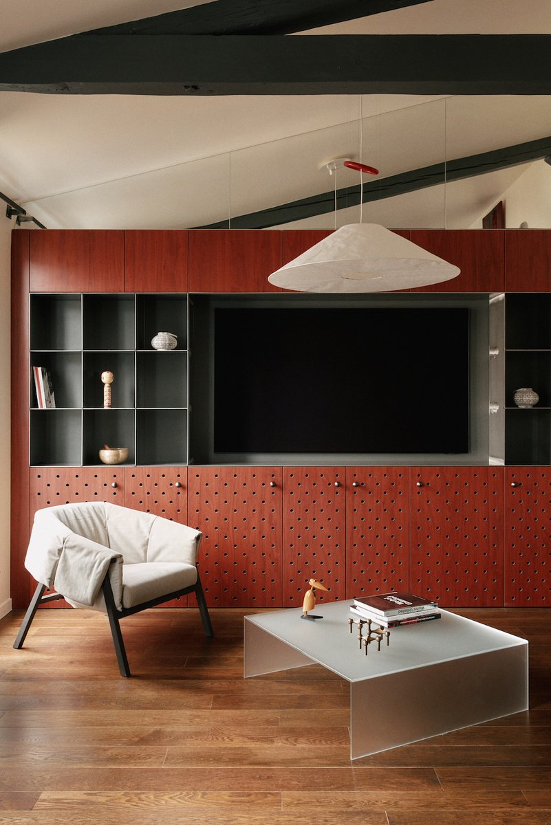 journaldesign's tweet image. Fusion de deux appartements sous comble à Paris par CHHO
Un appartement aux allures de vaisseau habité : urlr.me/mqBraf

#architecture #interior #design #apartment #decor #home #Paris