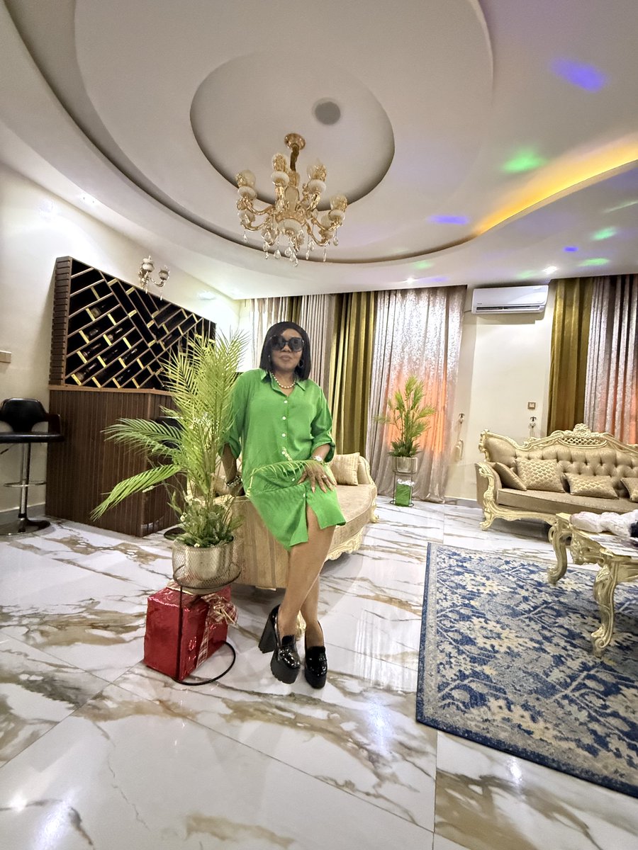 AD-Oprah tweet media