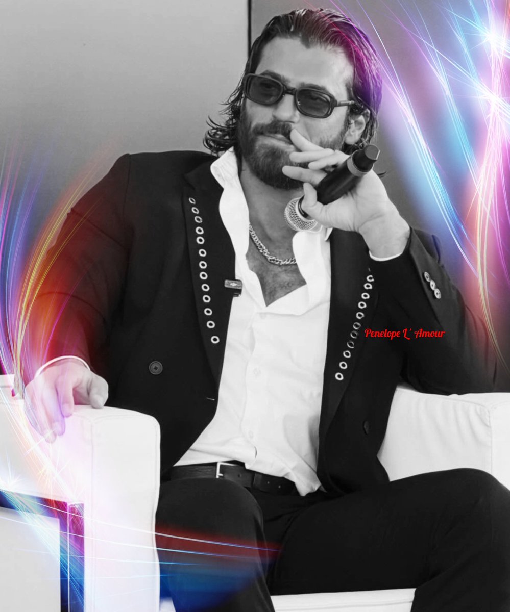 Gunaydin Reinas 😘 

Hay algo en su forma de moverse, de mirar y de estar 
que atrae de manera natural...casi inevitable 💙⭐️👑

#CanYaman  ♾️